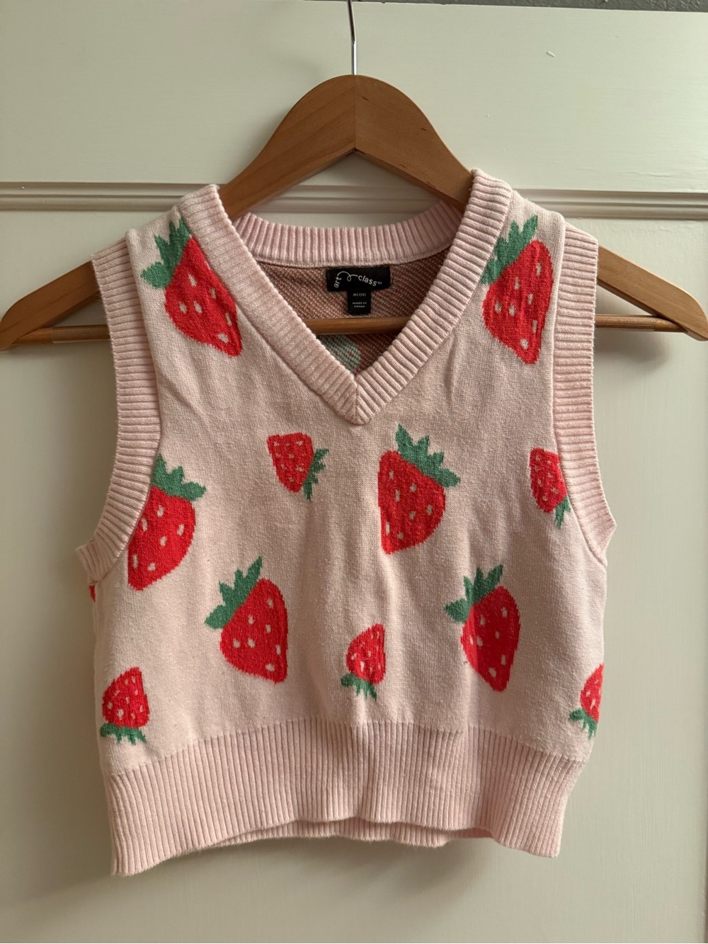 art class Pink Strawberry Pattern V-Neck Knit sweater vest size 7/8